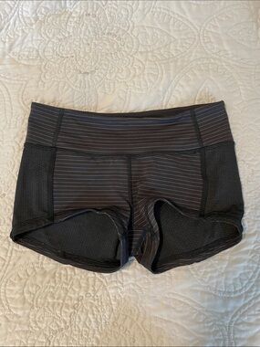 lululemon athletica Hot yoga Bikram conduit Shorts sz 6 black NWOT